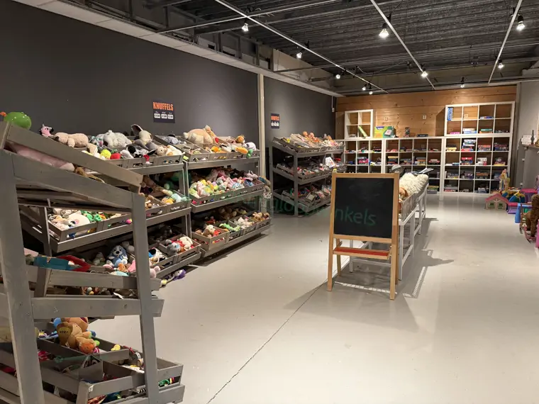 Kringloopwinkel De WAAR - Emmen (5/15) Kringloopwinkel De WAAR - Emmen (5/15)