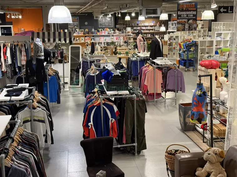 Kringloopwinkel De WAAR - Emmen (4/15) Kringloopwinkel De WAAR - Emmen (4/15)