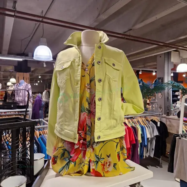 Kringloopwinkel De WAAR - Emmen (12/15) Kringloopwinkel De WAAR - Emmen (12/15)
