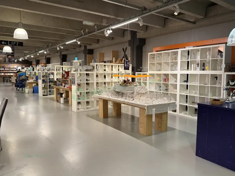 Kringloopwinkel De WAAR - Emmen (3/15) Kringloopwinkel De WAAR - Emmen (3/15)